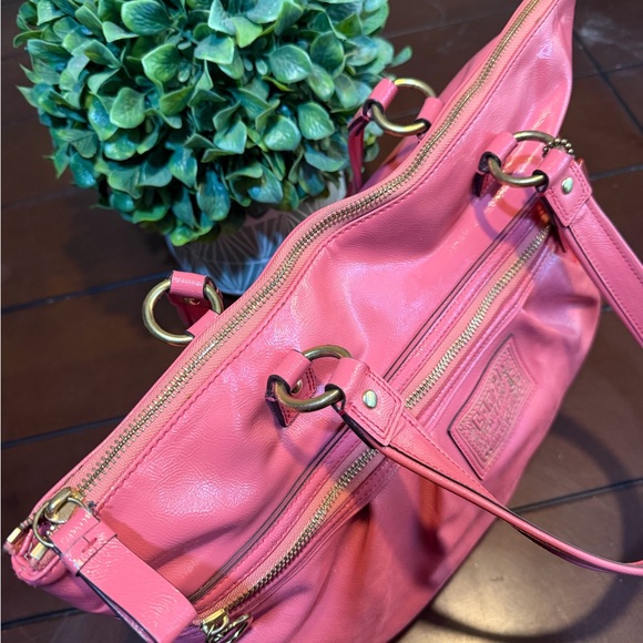 Coach Poppy Tote Pink Patent Leather shoulder,brass hardware 2 Coach Hang Tags - Picture 3 of 17